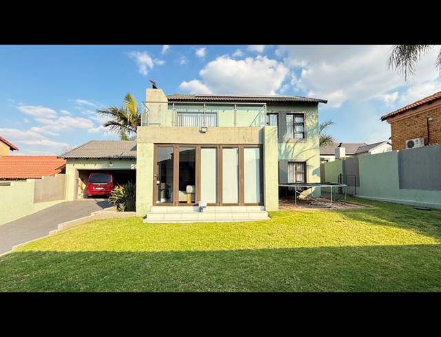4 BEDROOM HOUSE FOR SALE IN THATCHFIELD